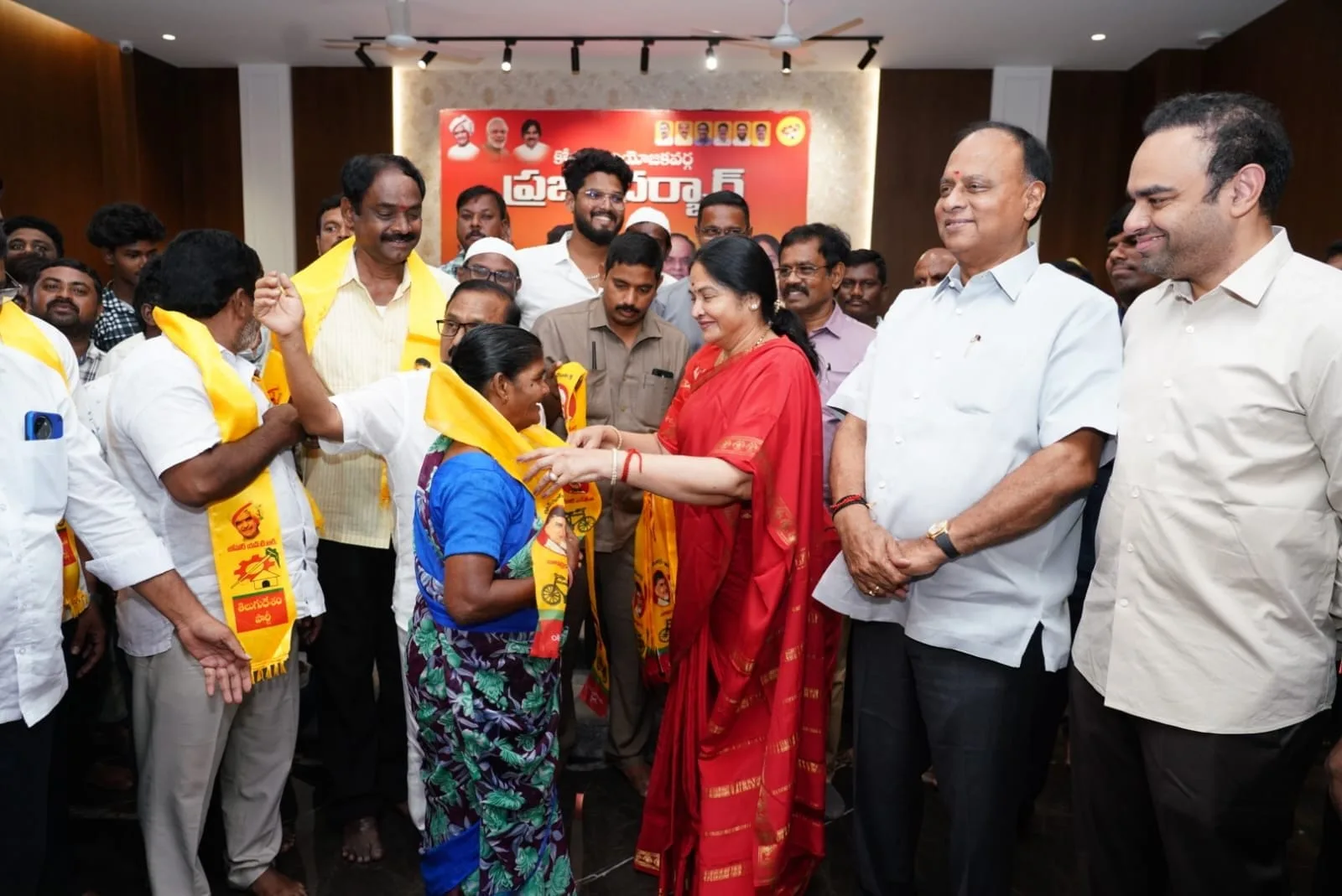 వైసీపీని వీడి టీడీపీలోకి 60 కుటుంబాలు