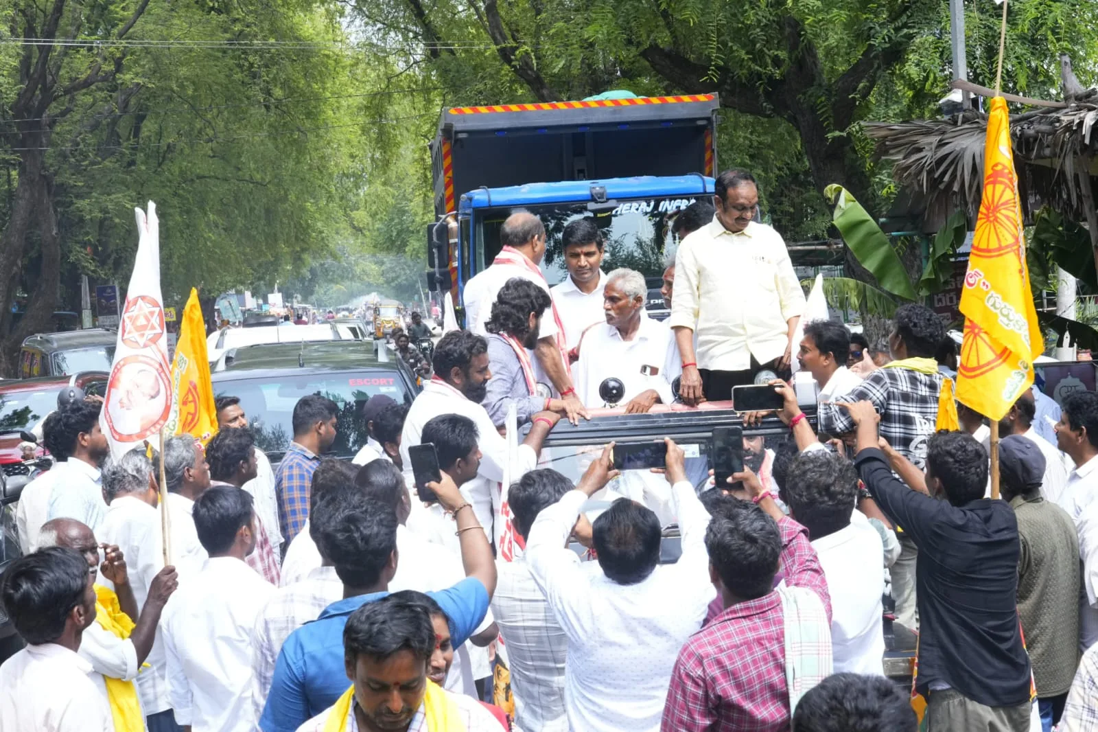 పమిడిపాడులో జనసేన అభ్యర్థుల నామినేషన్లు