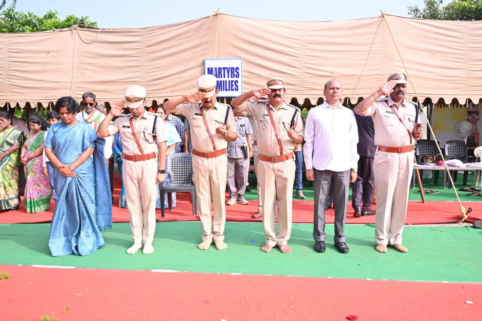 పోలీసు అమరవీరుల త్యాగాలు చిరస్మరణీయం