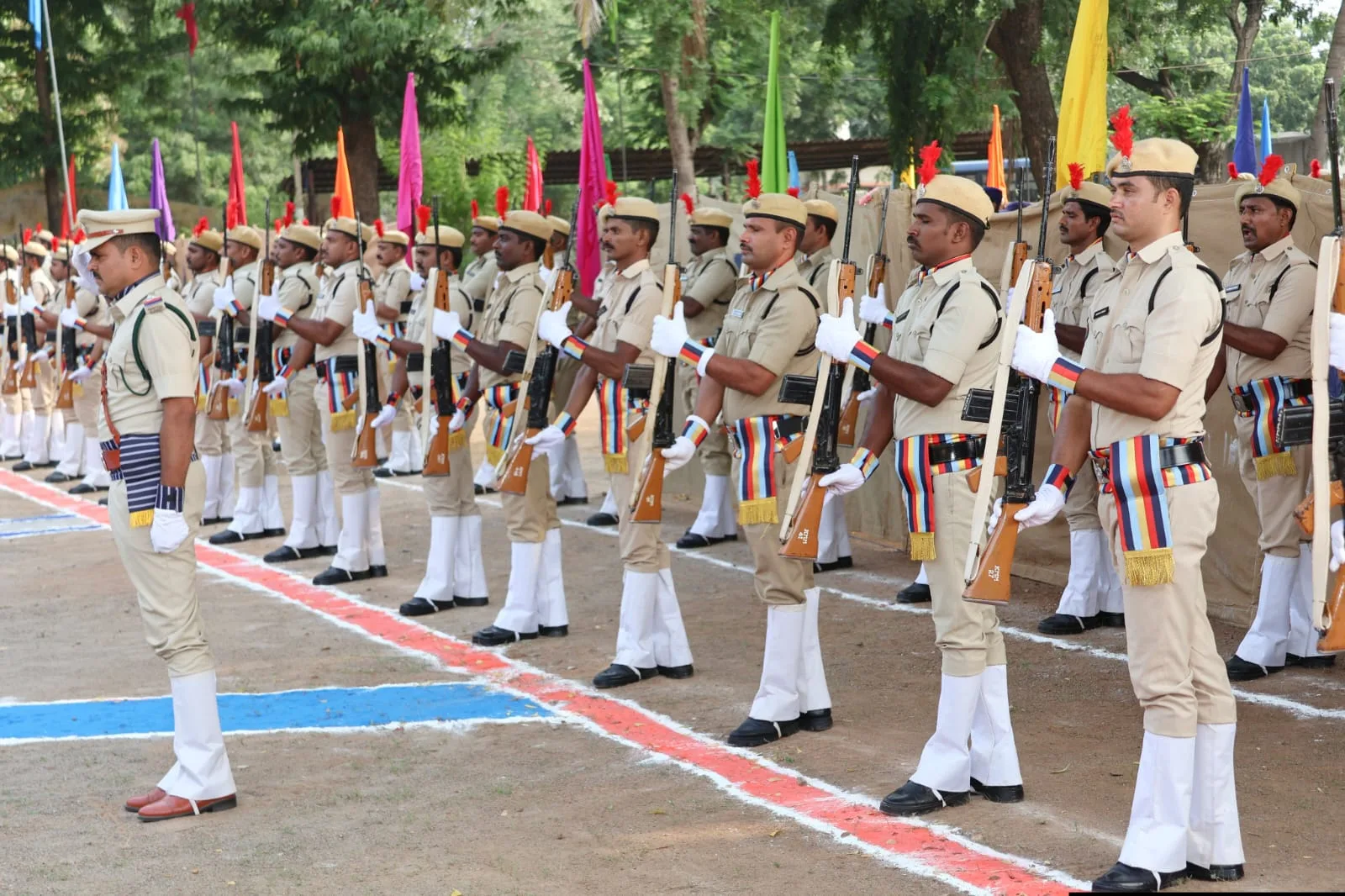 పోలీసుల త్యాగాలు చిరస్మరణీయం